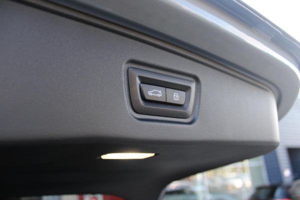 BMW 5 Serie Touring 520i | M-SPORT INTERIEUR / EXTERIEUR | MULTIFUNCTIONELE SPORTSTOELEN, VOLLEDIG ELEKTRISCH MET GEHEUGEN | VOORSTOELEN VERWARMD / GEVENTILEERD | ACHTERBANK VERWARMD | HALF LEDER / HALF ALCANTARA BEKLEDING | GLAZEN PANORAMA DAK | HARMAN KARDON PREMIUM AUDIO | APPLE CARPLAY / ANDROID AUTO | EXTRA GETINT GLAS ACHTER | GECOMBINEERD RADAR- CAMERA SYSTEEM | NAVIGATIE |