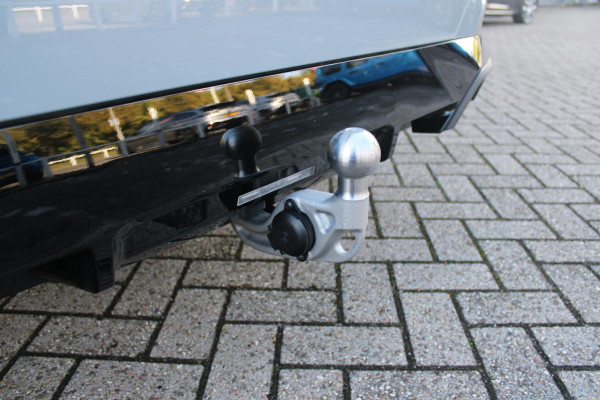 BMW 5 Serie Touring 520i | M-SPORT INTERIEUR / EXTERIEUR | MULTIFUNCTIONELE SPORTSTOELEN, VOLLEDIG ELEKTRISCH MET GEHEUGEN | VOORSTOELEN VERWARMD / GEVENTILEERD | ACHTERBANK VERWARMD | HALF LEDER / HALF ALCANTARA BEKLEDING | GLAZEN PANORAMA DAK | HARMAN KARDON PREMIUM AUDIO | APPLE CARPLAY / ANDROID AUTO | EXTRA GETINT GLAS ACHTER | GECOMBINEERD RADAR- CAMERA SYSTEEM | NAVIGATIE |