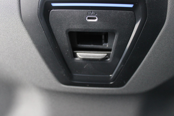 BMW 5 Serie Touring 520i | M-SPORT INTERIEUR / EXTERIEUR | MULTIFUNCTIONELE SPORTSTOELEN, VOLLEDIG ELEKTRISCH MET GEHEUGEN | VOORSTOELEN VERWARMD / GEVENTILEERD | ACHTERBANK VERWARMD | HALF LEDER / HALF ALCANTARA BEKLEDING | GLAZEN PANORAMA DAK | HARMAN KARDON PREMIUM AUDIO | APPLE CARPLAY / ANDROID AUTO | EXTRA GETINT GLAS ACHTER | GECOMBINEERD RADAR- CAMERA SYSTEEM | NAVIGATIE |