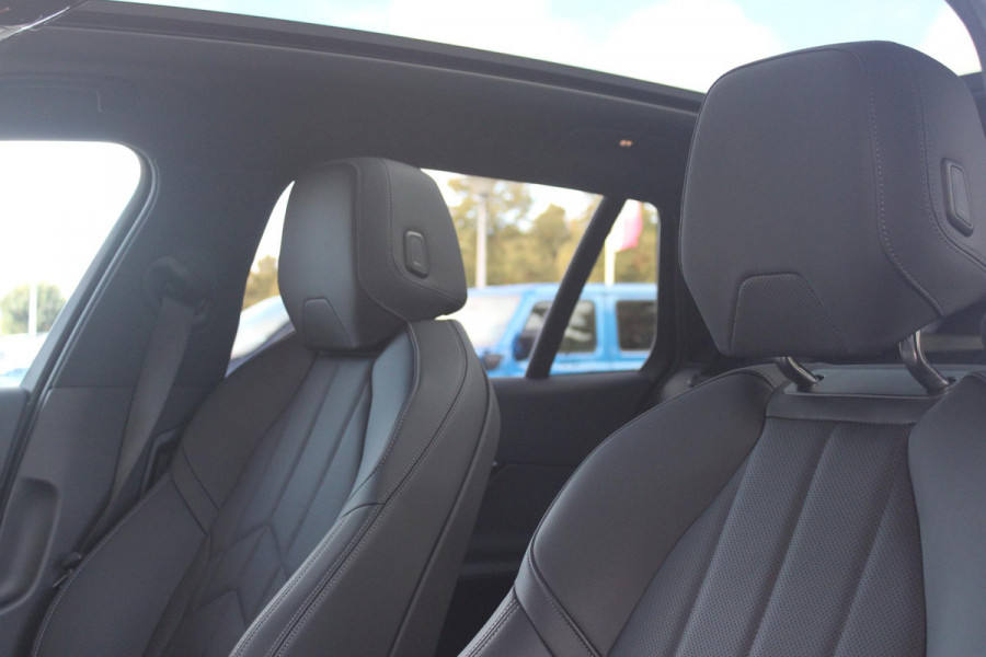 BMW 5 Serie Touring 520i | M-SPORT INTERIEUR / EXTERIEUR | MULTIFUNCTIONELE SPORTSTOELEN, VOLLEDIG ELEKTRISCH MET GEHEUGEN | VOORSTOELEN VERWARMD / GEVENTILEERD | ACHTERBANK VERWARMD | HALF LEDER / HALF ALCANTARA BEKLEDING | GLAZEN PANORAMA DAK | HARMAN KARDON PREMIUM AUDIO | APPLE CARPLAY / ANDROID AUTO | EXTRA GETINT GLAS ACHTER | GECOMBINEERD RADAR- CAMERA SYSTEEM | NAVIGATIE |