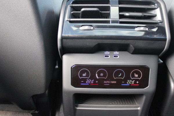 BMW 5 Serie Touring 520i | M-SPORT INTERIEUR / EXTERIEUR | MULTIFUNCTIONELE SPORTSTOELEN, VOLLEDIG ELEKTRISCH MET GEHEUGEN | VOORSTOELEN VERWARMD / GEVENTILEERD | ACHTERBANK VERWARMD | HALF LEDER / HALF ALCANTARA BEKLEDING | GLAZEN PANORAMA DAK | HARMAN KARDON PREMIUM AUDIO | APPLE CARPLAY / ANDROID AUTO | EXTRA GETINT GLAS ACHTER | GECOMBINEERD RADAR- CAMERA SYSTEEM | NAVIGATIE |