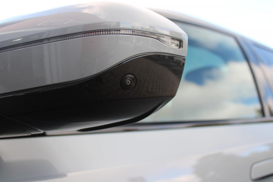 BMW 5 Serie Touring 520i | M-SPORT INTERIEUR / EXTERIEUR | MULTIFUNCTIONELE SPORTSTOELEN, VOLLEDIG ELEKTRISCH MET GEHEUGEN | VOORSTOELEN VERWARMD / GEVENTILEERD | ACHTERBANK VERWARMD | HALF LEDER / HALF ALCANTARA BEKLEDING | GLAZEN PANORAMA DAK | HARMAN KARDON PREMIUM AUDIO | APPLE CARPLAY / ANDROID AUTO | EXTRA GETINT GLAS ACHTER | GECOMBINEERD RADAR- CAMERA SYSTEEM | NAVIGATIE |