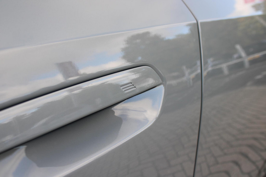 BMW 5 Serie Touring 520i | M-SPORT INTERIEUR / EXTERIEUR | MULTIFUNCTIONELE SPORTSTOELEN, VOLLEDIG ELEKTRISCH MET GEHEUGEN | VOORSTOELEN VERWARMD / GEVENTILEERD | ACHTERBANK VERWARMD | HALF LEDER / HALF ALCANTARA BEKLEDING | GLAZEN PANORAMA DAK | HARMAN KARDON PREMIUM AUDIO | APPLE CARPLAY / ANDROID AUTO | EXTRA GETINT GLAS ACHTER | GECOMBINEERD RADAR- CAMERA SYSTEEM | NAVIGATIE |