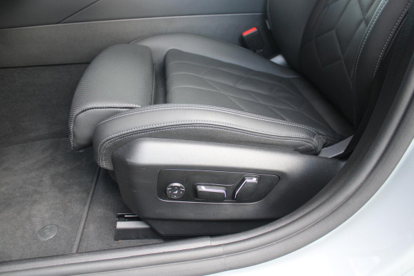 BMW 5 Serie Touring 520i | M-SPORT INTERIEUR / EXTERIEUR | MULTIFUNCTIONELE SPORTSTOELEN, VOLLEDIG ELEKTRISCH MET GEHEUGEN | VOORSTOELEN VERWARMD / GEVENTILEERD | ACHTERBANK VERWARMD | HALF LEDER / HALF ALCANTARA BEKLEDING | GLAZEN PANORAMA DAK | HARMAN KARDON PREMIUM AUDIO | APPLE CARPLAY / ANDROID AUTO | EXTRA GETINT GLAS ACHTER | GECOMBINEERD RADAR- CAMERA SYSTEEM | NAVIGATIE |