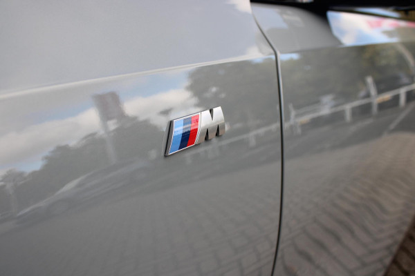 BMW 5 Serie Touring 520i | M-SPORT INTERIEUR / EXTERIEUR | MULTIFUNCTIONELE SPORTSTOELEN, VOLLEDIG ELEKTRISCH MET GEHEUGEN | VOORSTOELEN VERWARMD / GEVENTILEERD | ACHTERBANK VERWARMD | HALF LEDER / HALF ALCANTARA BEKLEDING | GLAZEN PANORAMA DAK | HARMAN KARDON PREMIUM AUDIO | APPLE CARPLAY / ANDROID AUTO | EXTRA GETINT GLAS ACHTER | GECOMBINEERD RADAR- CAMERA SYSTEEM | NAVIGATIE |