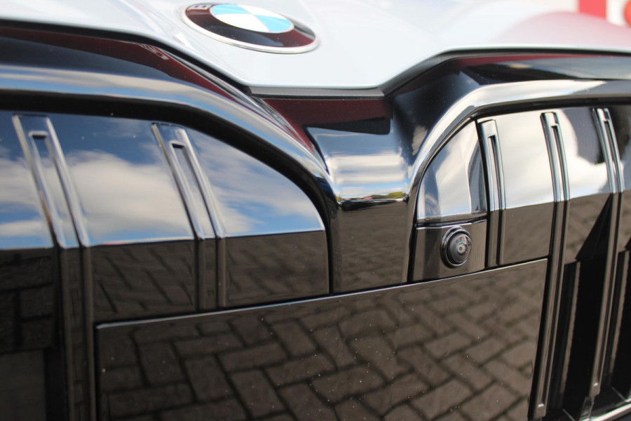 BMW 5 Serie Touring 520i | M-SPORT INTERIEUR / EXTERIEUR | MULTIFUNCTIONELE SPORTSTOELEN, VOLLEDIG ELEKTRISCH MET GEHEUGEN | VOORSTOELEN VERWARMD / GEVENTILEERD | ACHTERBANK VERWARMD | HALF LEDER / HALF ALCANTARA BEKLEDING | GLAZEN PANORAMA DAK | HARMAN KARDON PREMIUM AUDIO | APPLE CARPLAY / ANDROID AUTO | EXTRA GETINT GLAS ACHTER | GECOMBINEERD RADAR- CAMERA SYSTEEM | NAVIGATIE |