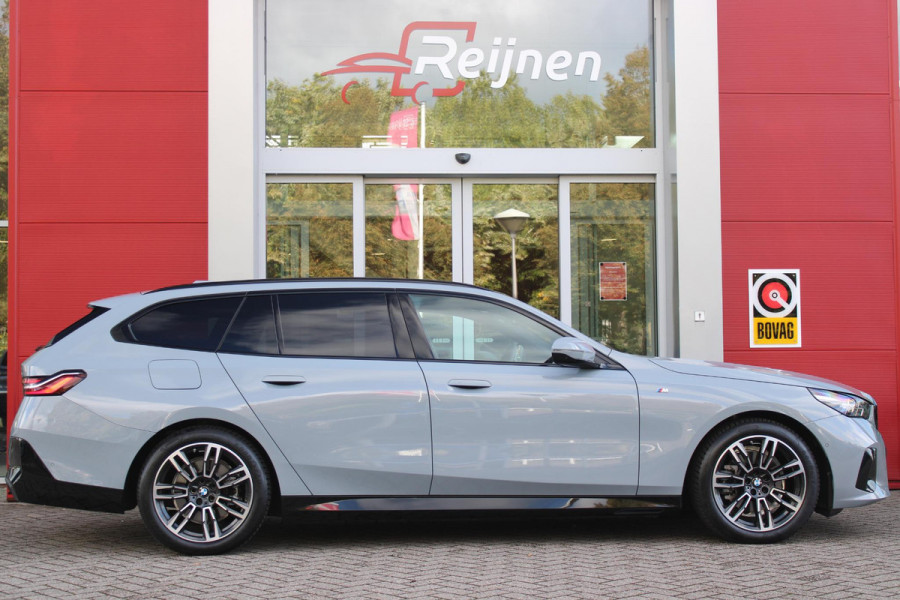 BMW 5 Serie Touring 520i | M-SPORT INTERIEUR / EXTERIEUR | MULTIFUNCTIONELE SPORTSTOELEN, VOLLEDIG ELEKTRISCH MET GEHEUGEN | VOORSTOELEN VERWARMD / GEVENTILEERD | ACHTERBANK VERWARMD | HALF LEDER / HALF ALCANTARA BEKLEDING | GLAZEN PANORAMA DAK | HARMAN KARDON PREMIUM AUDIO | APPLE CARPLAY / ANDROID AUTO | EXTRA GETINT GLAS ACHTER | GECOMBINEERD RADAR- CAMERA SYSTEEM | NAVIGATIE |