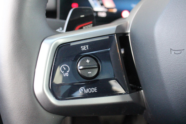 BMW 5 Serie Touring 520i | M-SPORT INTERIEUR / EXTERIEUR | MULTIFUNCTIONELE SPORTSTOELEN, VOLLEDIG ELEKTRISCH MET GEHEUGEN | VOORSTOELEN VERWARMD / GEVENTILEERD | ACHTERBANK VERWARMD | HALF LEDER / HALF ALCANTARA BEKLEDING | GLAZEN PANORAMA DAK | HARMAN KARDON PREMIUM AUDIO | APPLE CARPLAY / ANDROID AUTO | EXTRA GETINT GLAS ACHTER | GECOMBINEERD RADAR- CAMERA SYSTEEM | NAVIGATIE |