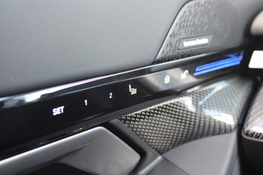 BMW 5 Serie Touring 520i | M-SPORT INTERIEUR / EXTERIEUR | MULTIFUNCTIONELE SPORTSTOELEN, VOLLEDIG ELEKTRISCH MET GEHEUGEN | VOORSTOELEN VERWARMD / GEVENTILEERD | ACHTERBANK VERWARMD | HALF LEDER / HALF ALCANTARA BEKLEDING | GLAZEN PANORAMA DAK | HARMAN KARDON PREMIUM AUDIO | APPLE CARPLAY / ANDROID AUTO | EXTRA GETINT GLAS ACHTER | GECOMBINEERD RADAR- CAMERA SYSTEEM | NAVIGATIE |