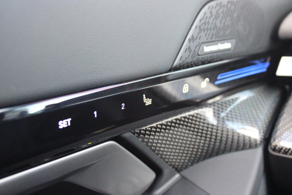 BMW 5 Serie Touring 520i | M-SPORT INTERIEUR / EXTERIEUR | MULTIFUNCTIONELE SPORTSTOELEN, VOLLEDIG ELEKTRISCH MET GEHEUGEN | VOORSTOELEN VERWARMD / GEVENTILEERD | ACHTERBANK VERWARMD | HALF LEDER / HALF ALCANTARA BEKLEDING | GLAZEN PANORAMA DAK | HARMAN KARDON PREMIUM AUDIO | APPLE CARPLAY / ANDROID AUTO | EXTRA GETINT GLAS ACHTER | GECOMBINEERD RADAR- CAMERA SYSTEEM | NAVIGATIE |