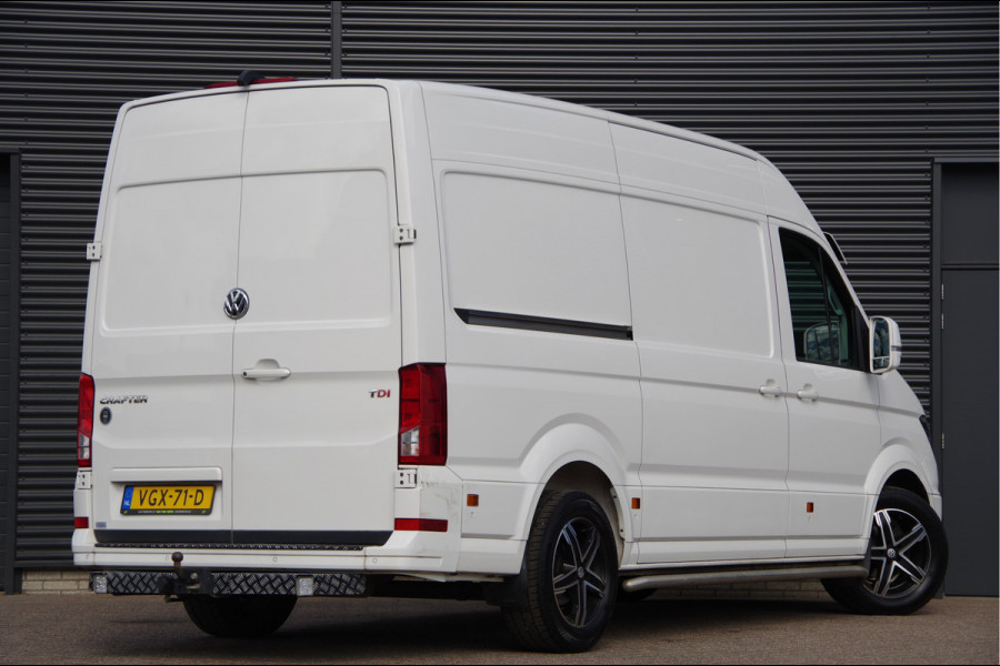 Volkswagen Crafter 35 2.0 TDI L3H3 177PK AUT. LEDER, VANSTEP TREKHAAK, ZONNEKLEP, CAMERA, NAVI, CARPLAY, CRUISE, AIRCO