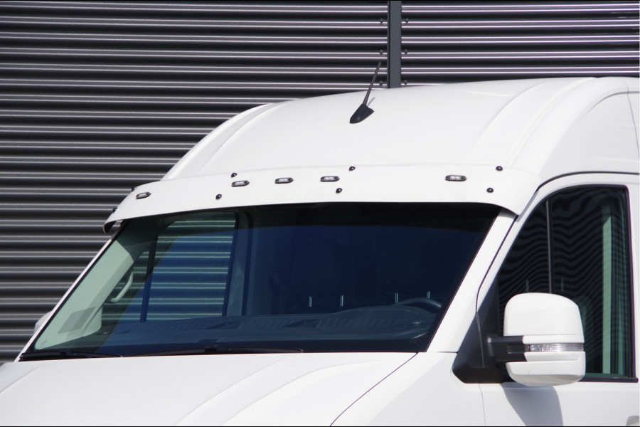Volkswagen Crafter 35 2.0 TDI L3H3 177PK AUT. LEDER, VANSTEP TREKHAAK, ZONNEKLEP, CAMERA, NAVI, CARPLAY, CRUISE, AIRCO