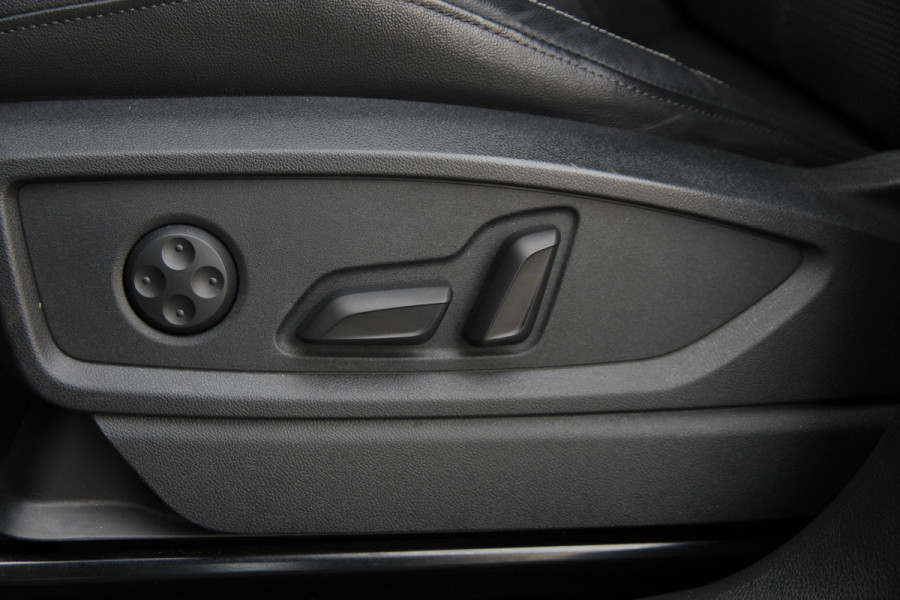 Audi Q5 55 TFSI e quattro Competition | S-line | ACC | Trekhaak | Matrix | Keyless