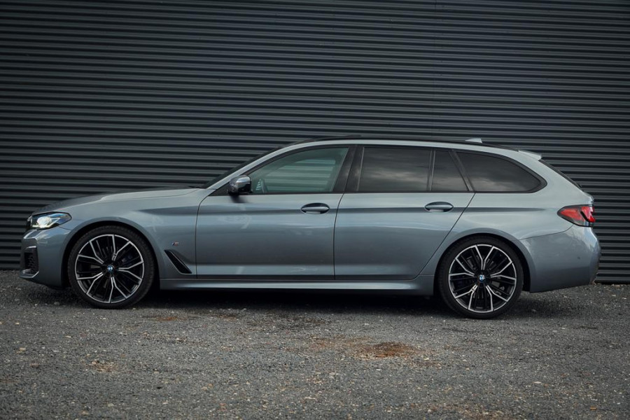 BMW 5 Serie Touring 530i High Executive / M-Pakket / Pano / HUD / Trekhaak / Incl BTW / Laser