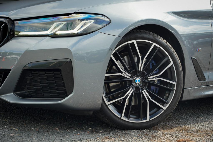 BMW 5 Serie Touring 530i High Executive / M-Pakket / Pano / HUD / Trekhaak / Incl BTW / Laser