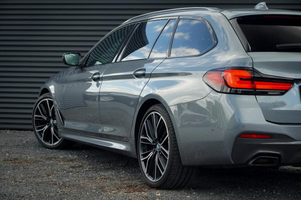 BMW 5 Serie Touring 530i High Executive / M-Pakket / Pano / HUD / Trekhaak / Incl BTW / Laser