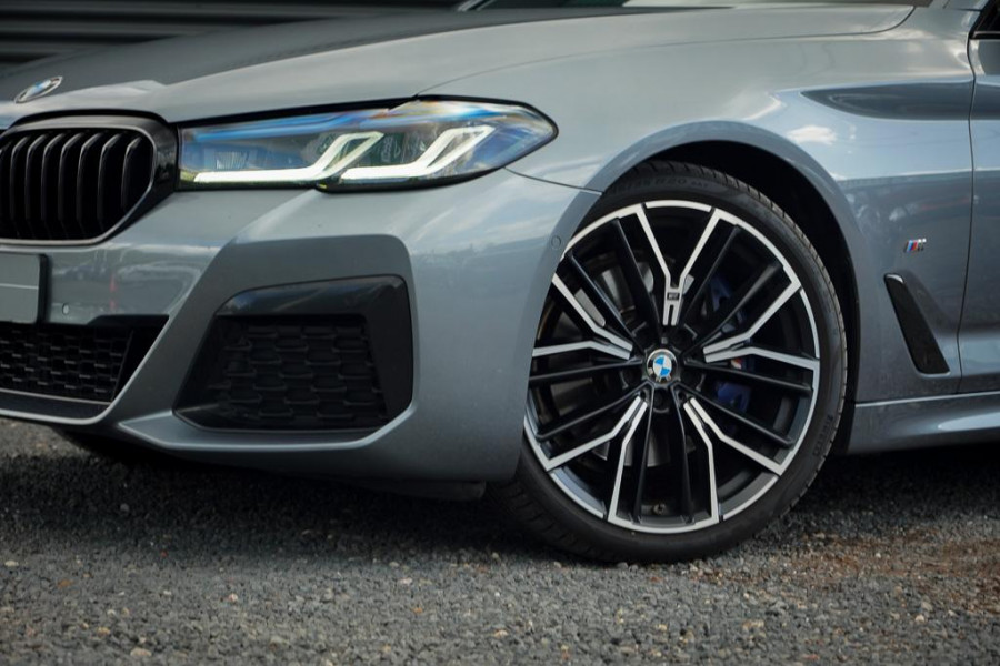 BMW 5 Serie Touring 530i High Executive / M-Pakket / Pano / HUD / Trekhaak / Incl BTW / Laser
