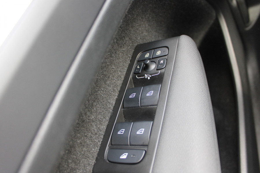 Volvo XC40 1.5 T3 Momentum | Trekhaak | Cruise control | Navigatie | Stoel-/Stuurverwarming