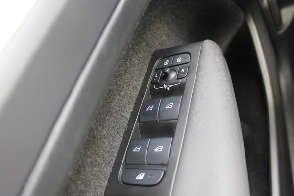 Volvo XC40 1.5 T3 Momentum | Trekhaak | Cruise control | Navigatie | Stoel-/Stuurverwarming