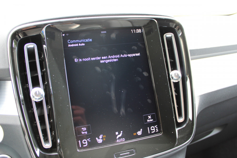 Volvo XC40 1.5 T3 Momentum | Trekhaak | Cruise control | Navigatie | Stoel-/Stuurverwarming