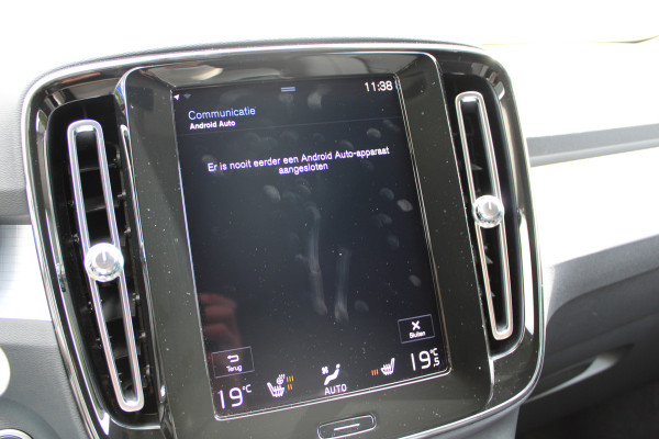 Volvo XC40 1.5 T3 Momentum | Trekhaak | Cruise control | Navigatie | Stoel-/Stuurverwarming
