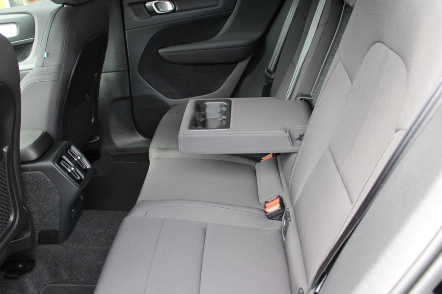 Volvo XC40 1.5 T3 Momentum | Trekhaak | Cruise control | Navigatie | Stoel-/Stuurverwarming
