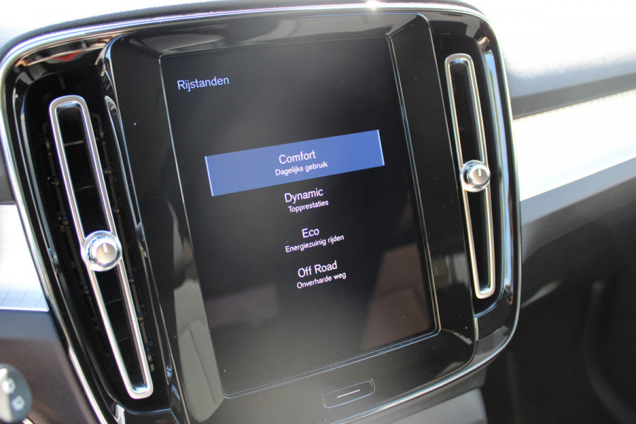 Volvo XC40 1.5 T3 Momentum | Trekhaak | Cruise control | Navigatie | Stoel-/Stuurverwarming