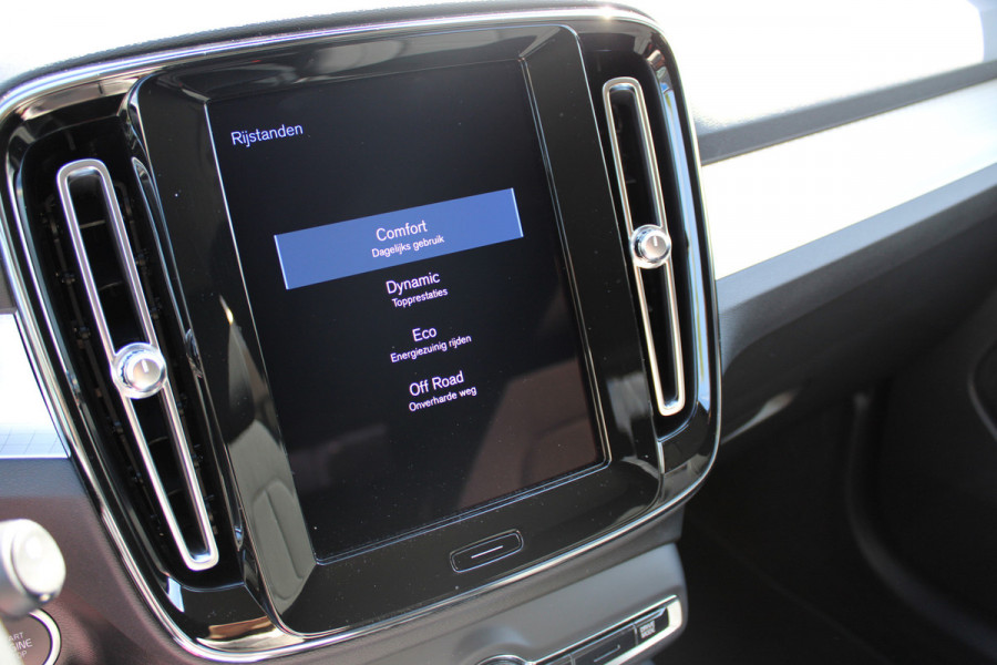 Volvo XC40 1.5 T3 Momentum | Trekhaak | Cruise control | Navigatie | Stoel-/Stuurverwarming