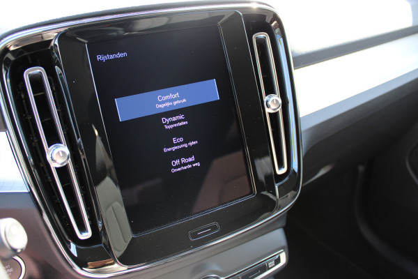 Volvo XC40 1.5 T3 Momentum | Trekhaak | Cruise control | Navigatie | Stoel-/Stuurverwarming