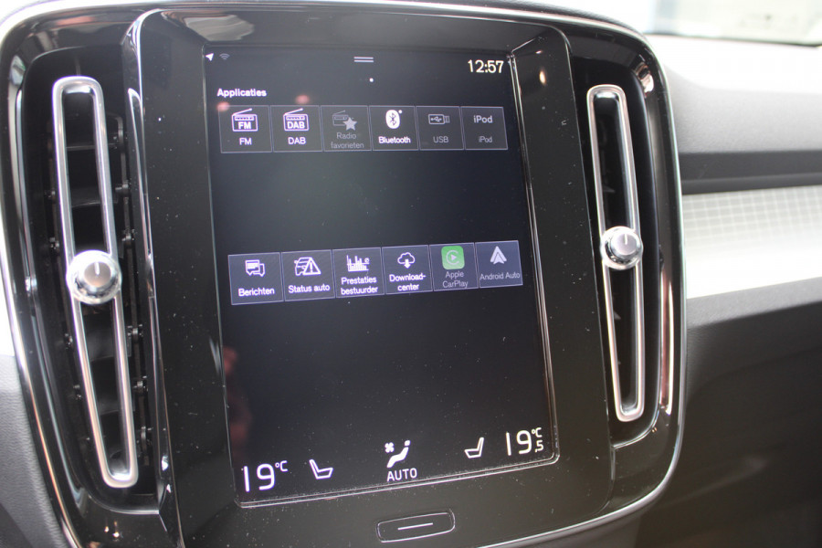Volvo XC40 1.5 T3 Momentum | Trekhaak | Cruise control | Navigatie | Stoel-/Stuurverwarming