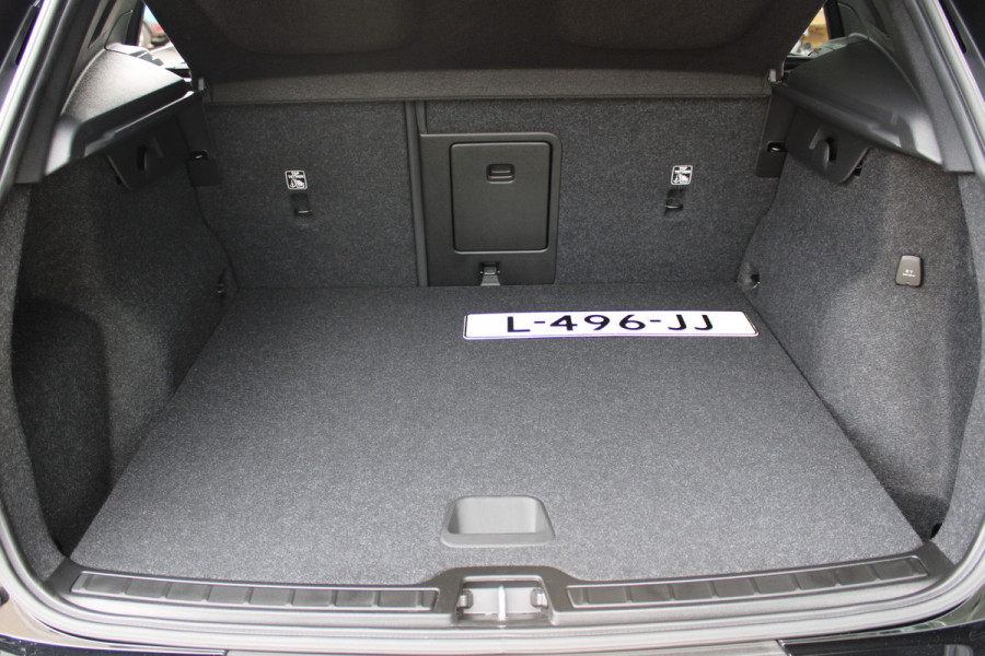 Volvo XC40 1.5 T3 Momentum | Trekhaak | Cruise control | Navigatie | Stoel-/Stuurverwarming