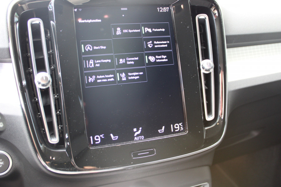Volvo XC40 1.5 T3 Momentum | Trekhaak | Cruise control | Navigatie | Stoel-/Stuurverwarming