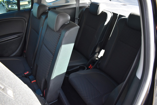Opel Zafira 1.6 Turbo Automaat Online Edition / 7-zits / Carplay / 17" LM / Trekhaak / PDC v+a / Getint glas