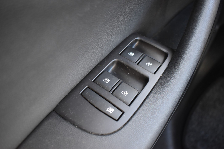 Opel Zafira 1.6 Turbo Automaat Online Edition / 7-zits / Carplay / 17" LM / Trekhaak / PDC v+a / Getint glas