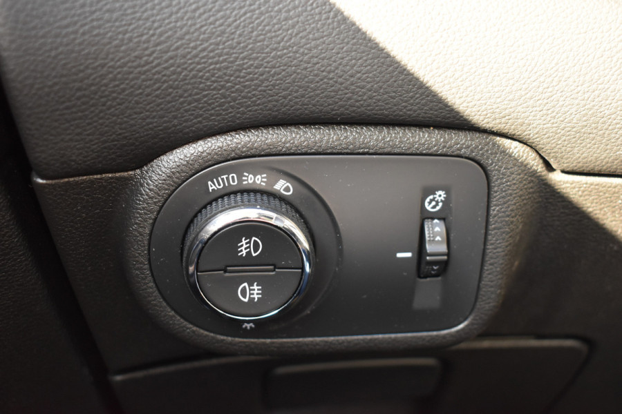 Opel Zafira 1.6 Turbo Automaat Online Edition / 7-zits / Carplay / 17" LM / Trekhaak / PDC v+a / Getint glas