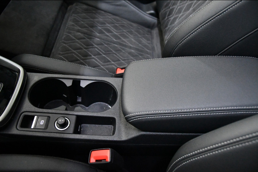 Audi A3 Sportback 40 TFSI e Business S-line, Panoramadak, Applecarplay