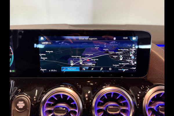 Mercedes-Benz GLA 250e Progressive-BURMESTER-SFEERVERLICHTING-STOELVERWARMING-CAMERA-COMPLEET