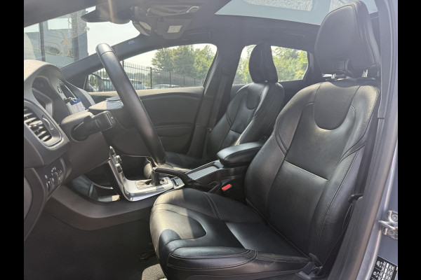 Volvo V40 2.0 T2 Nordic+ Dealer Onderhouden,Pano,Leder,Navi,Camera,Pdc,Stoelverw,123pk,Clima,Cruise,Lm velgen,N.A.P,6 Bak,Apk tot 06-2026 Volvo V40 2.0 T2 Nordic+ Dealer Onderhouden,Pano,Leder,Navi,Camera,Pdc,Stoelverw,123pk,Clima,Cruise,Lm velgen,N.A.P,6 Bak,Apk tot 06-2026