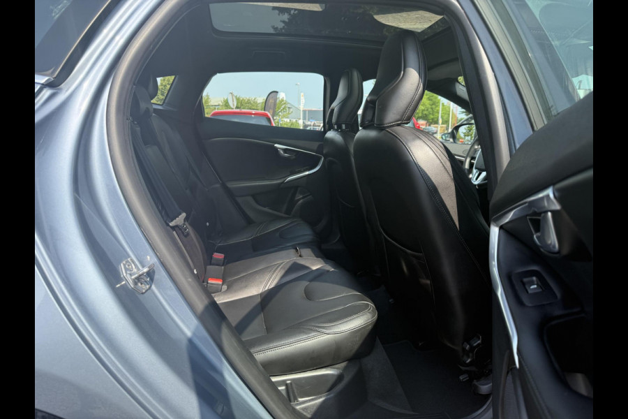 Volvo V40 2.0 T2 Nordic+ Dealer Onderhouden,Pano,Leder,Navi,Camera,Pdc,Stoelverw,123pk,Clima,Cruise,Lm velgen,N.A.P,6 Bak,Apk tot 06-2026 Volvo V40 2.0 T2 Nordic+ Dealer Onderhouden,Pano,Leder,Navi,Camera,Pdc,Stoelverw,123pk,Clima,Cruise,Lm velgen,N.A.P,6 Bak,Apk tot 06-2026