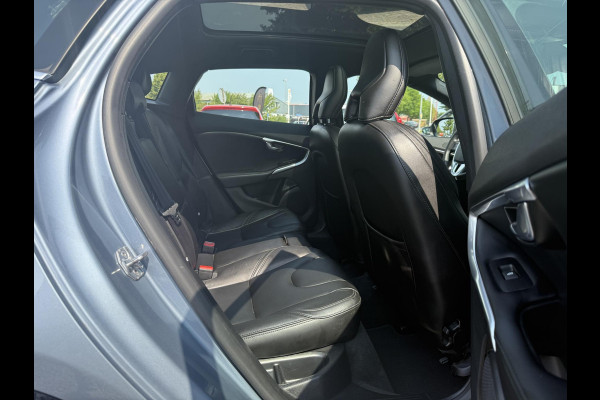 Volvo V40 2.0 T2 Nordic+ Dealer Onderhouden,Pano,Leder,Navi,Camera,Pdc,Stoelverw,123pk,Clima,Cruise,Lm velgen,N.A.P,6 Bak,Apk tot 06-2026 Volvo V40 2.0 T2 Nordic+ Dealer Onderhouden,Pano,Leder,Navi,Camera,Pdc,Stoelverw,123pk,Clima,Cruise,Lm velgen,N.A.P,6 Bak,Apk tot 06-2026