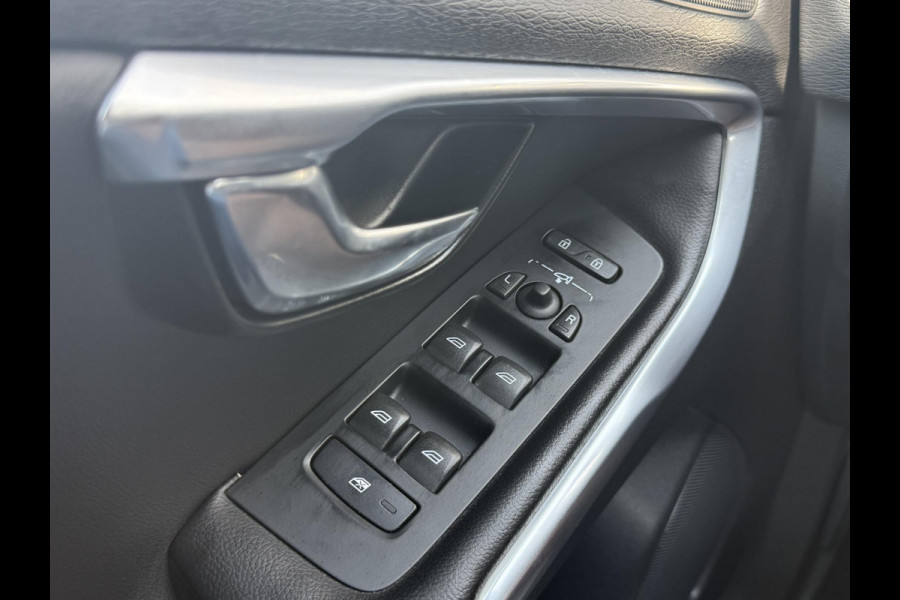 Volvo V40 2.0 T2 Nordic+ Dealer Onderhouden,Pano,Leder,Navi,Camera,Pdc,Stoelverw,123pk,Clima,Cruise,Lm velgen,N.A.P,6 Bak,Apk tot 06-2026 Volvo V40 2.0 T2 Nordic+ Dealer Onderhouden,Pano,Leder,Navi,Camera,Pdc,Stoelverw,123pk,Clima,Cruise,Lm velgen,N.A.P,6 Bak,Apk tot 06-2026