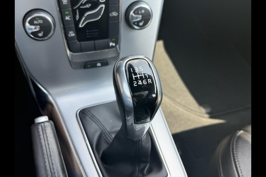 Volvo V40 2.0 T2 Nordic+ Dealer Onderhouden,Pano,Leder,Navi,Camera,Pdc,Stoelverw,123pk,Clima,Cruise,Lm velgen,N.A.P,6 Bak,Apk tot 06-2026 Volvo V40 2.0 T2 Nordic+ Dealer Onderhouden,Pano,Leder,Navi,Camera,Pdc,Stoelverw,123pk,Clima,Cruise,Lm velgen,N.A.P,6 Bak,Apk tot 06-2026