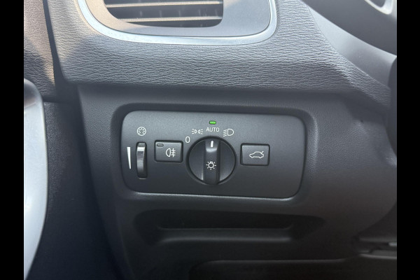 Volvo V40 2.0 T2 Nordic+ Dealer Onderhouden,Pano,Leder,Navi,Camera,Pdc,Stoelverw,123pk,Clima,Cruise,Lm velgen,N.A.P,6 Bak,Apk tot 06-2026 Volvo V40 2.0 T2 Nordic+ Dealer Onderhouden,Pano,Leder,Navi,Camera,Pdc,Stoelverw,123pk,Clima,Cruise,Lm velgen,N.A.P,6 Bak,Apk tot 06-2026