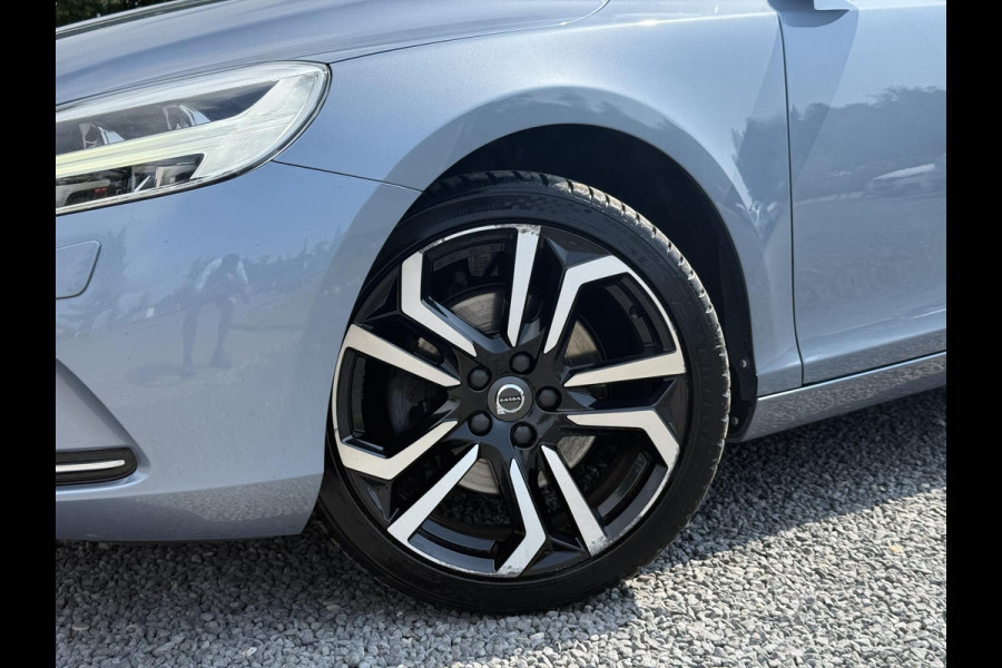 Volvo V40 2.0 T2 Nordic+ Dealer Onderhouden,Pano,Leder,Navi,Camera,Pdc,Stoelverw,123pk,Clima,Cruise,Lm velgen,N.A.P,6 Bak,Apk tot 06-2026 Volvo V40 2.0 T2 Nordic+ Dealer Onderhouden,Pano,Leder,Navi,Camera,Pdc,Stoelverw,123pk,Clima,Cruise,Lm velgen,N.A.P,6 Bak,Apk tot 06-2026