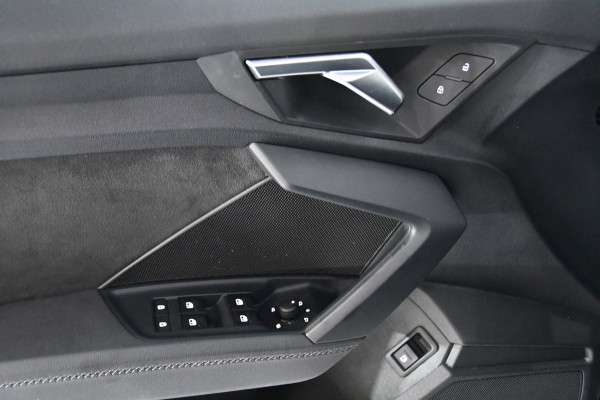 Audi A3 Sportback 40TFSI e Business S-line, Panoramadak, Applecarplay