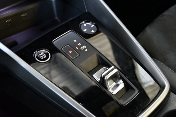 Audi A3 Sportback 40TFSI e Business S-line, Panoramadak, Applecarplay