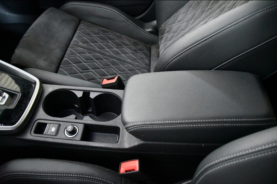 Audi A3 Sportback 40TFSI e Business S-line, Panoramadak, Applecarplay