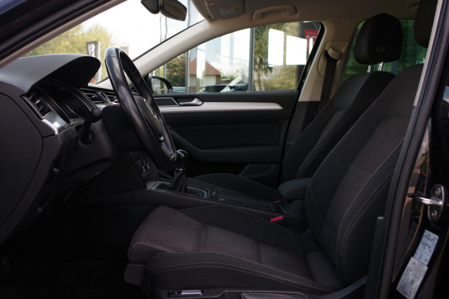 Volkswagen Passat Variant 1.4 TSI 126 PK Comfortline Business, Trekhaak, Massage, Adap. Cruise Control, Stoelverwarming