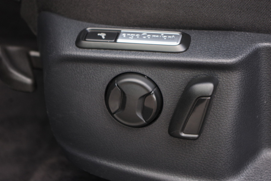 Volkswagen Passat Variant 1.4 TSI 126 PK Comfortline Business, Trekhaak, Massage, Adap. Cruise Control, Stoelverwarming