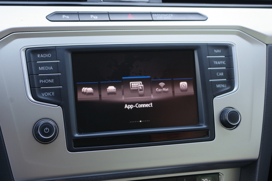 Volkswagen Passat Variant 1.4 TSI 126 PK Comfortline Business, Trekhaak, Massage, Adap. Cruise Control, Stoelverwarming